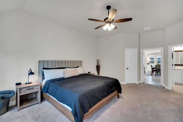 208 Claywood Drive, Glenn Heights, TX 75154