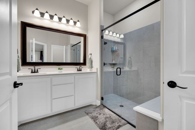 208 Claywood Drive, Glenn Heights, TX 75154