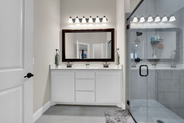 208 Claywood Drive, Glenn Heights, TX 75154