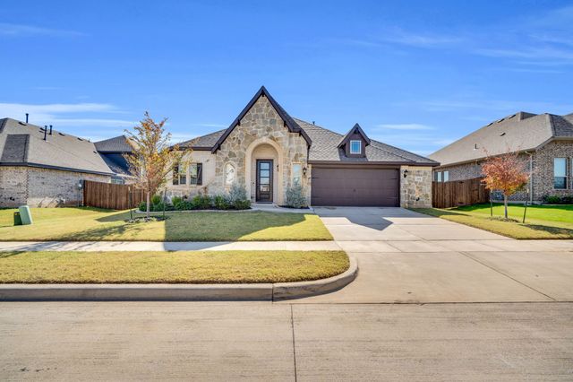 208 Claywood Drive, Glenn Heights, TX 75154