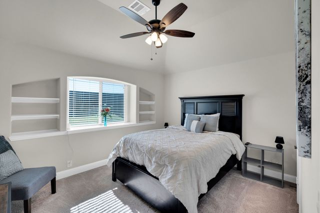 208 Claywood Drive, Glenn Heights, TX 75154