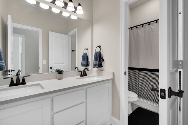 208 Claywood Drive, Glenn Heights, TX 75154