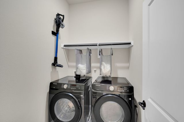 208 Claywood Drive, Glenn Heights, TX 75154