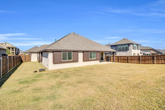 208 Claywood Drive, Glenn Heights, TX 75154