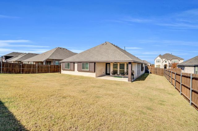 208 Claywood Drive, Glenn Heights, TX 75154