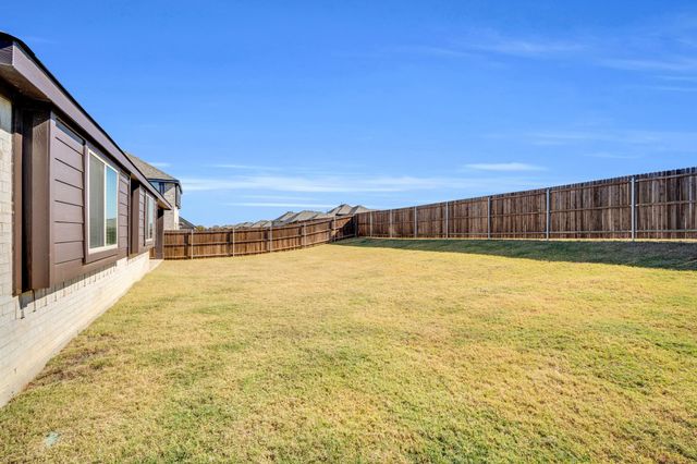 208 Claywood Drive, Glenn Heights, TX 75154