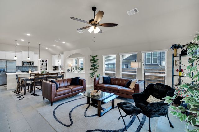 208 Claywood Drive, Glenn Heights, TX 75154