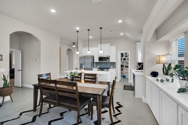 208 Claywood Drive, Glenn Heights, TX 75154