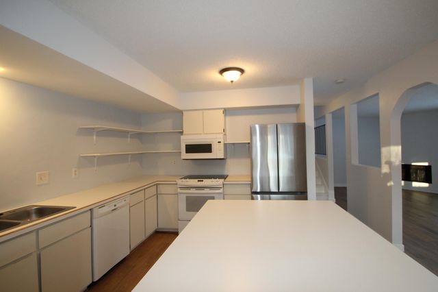 5545 Shorewood Lane, Excelsior, MN 55331