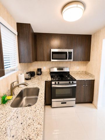 1025 94th St 12, Bay Harbor Islands, FL 33154