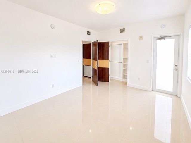 1025 94th St 12, Bay Harbor Islands, FL 33154
