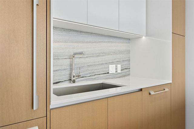 313 W 17th ST 2402, Austin, TX 78701