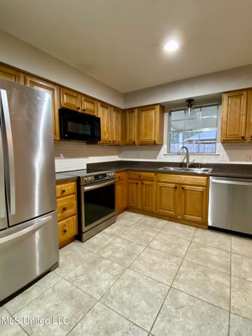 2112 Crestwood Drive, Picayune, MS 39466