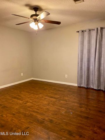 2112 Crestwood Drive, Picayune, MS 39466