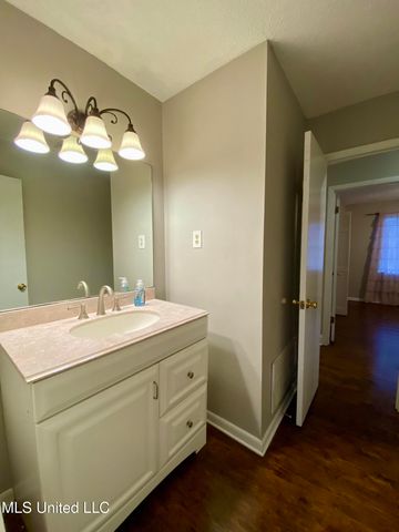 2112 Crestwood Drive, Picayune, MS 39466