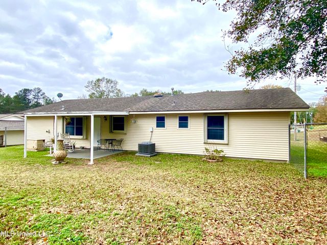 2112 Crestwood Drive, Picayune, MS 39466
