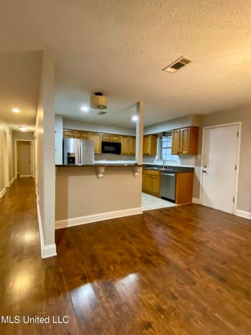 2112 Crestwood Drive, Picayune, MS 39466