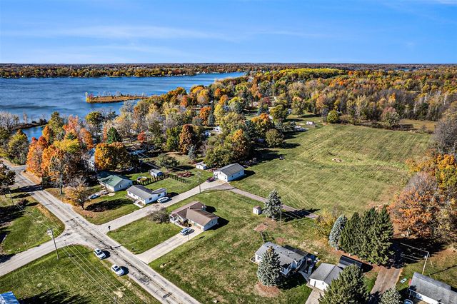 944 Lukesport Road, Quincy, MI 49082