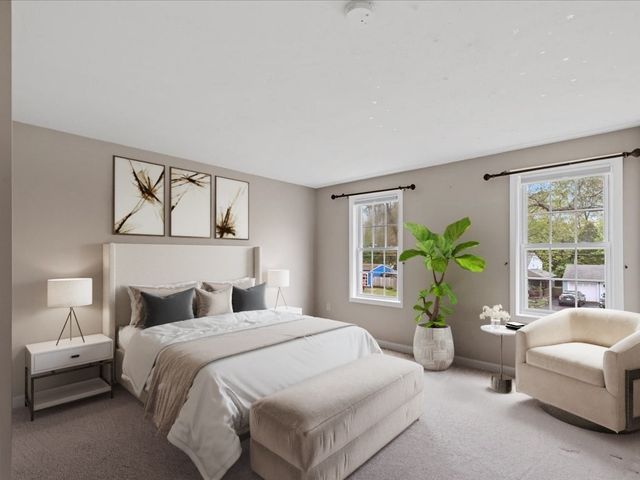 85 Pine St, Franklin, MA 02038