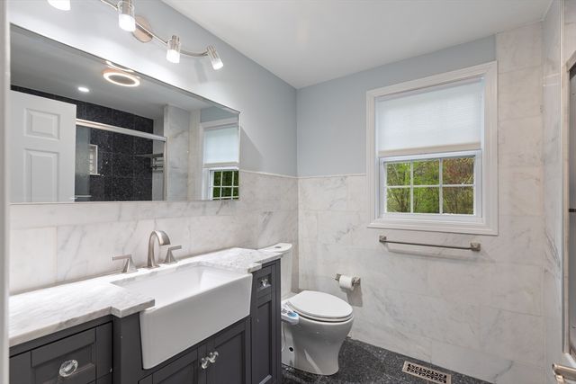 85 Pine St, Franklin, MA 02038
