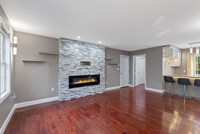 85 Pine St, Franklin, MA 02038