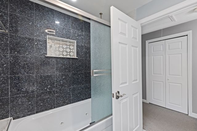 85 Pine St, Franklin, MA 02038