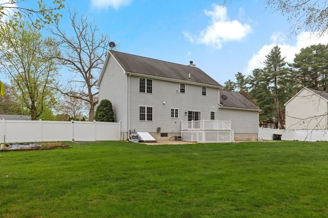 85 Pine St, Franklin, MA 02038