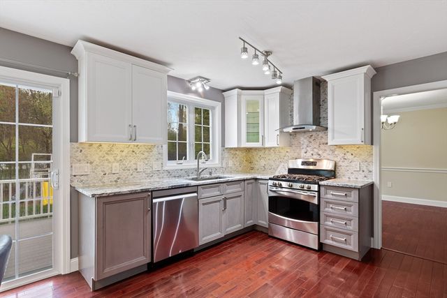 85 Pine St, Franklin, MA 02038