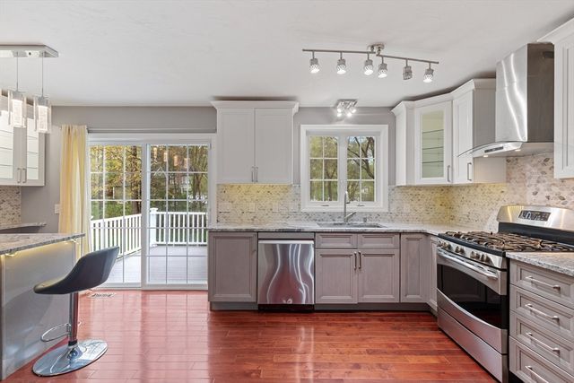 85 Pine St, Franklin, MA 02038