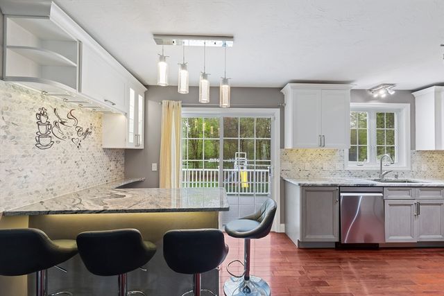 85 Pine St, Franklin, MA 02038