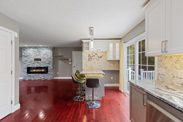 85 Pine St, Franklin, MA 02038
