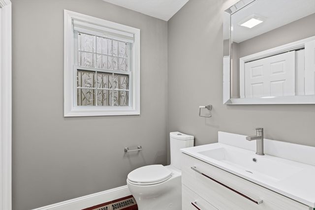 85 Pine St, Franklin, MA 02038