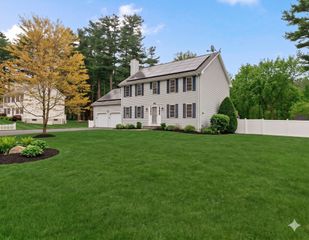 85 Pine St, Franklin, MA 02038