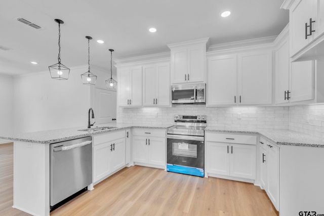 1410 W Connally St, Tyler, TX 75701