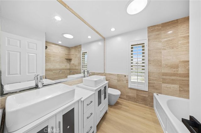 12 Oakdale, Irvine, CA 92604