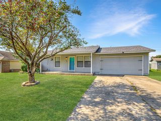 370 S Avenue E Avenue, Collinsville, OK 74021