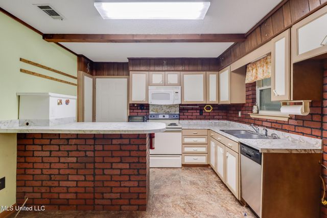 21 Cottonwood Court, D'iberville, MS 39540