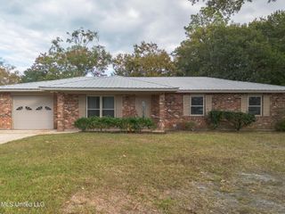 21 Cottonwood Court, D'iberville, MS 39540