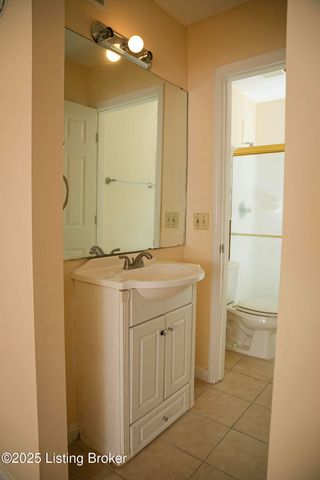 1119 La Fontenay Ct, Louisville, KY 40223