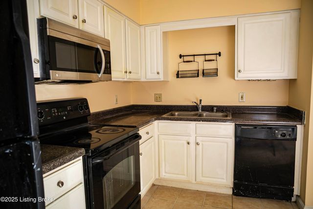1119 La Fontenay Ct, Louisville, KY 40223