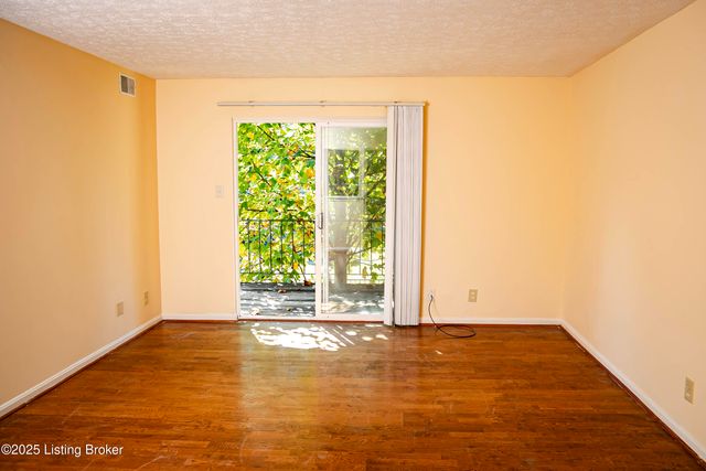 1119 La Fontenay Ct, Louisville, KY 40223