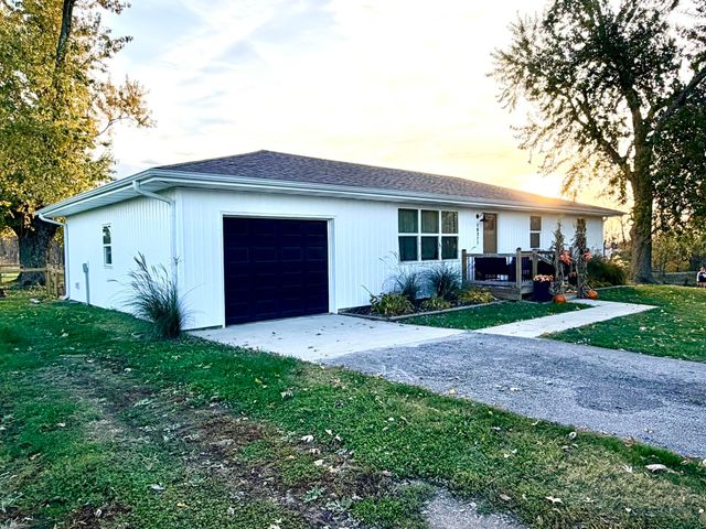 18371 Lawrence 2230, Aurora, MO 65605