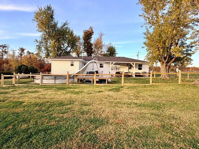 18371 Lawrence 2230, Aurora, MO 65605