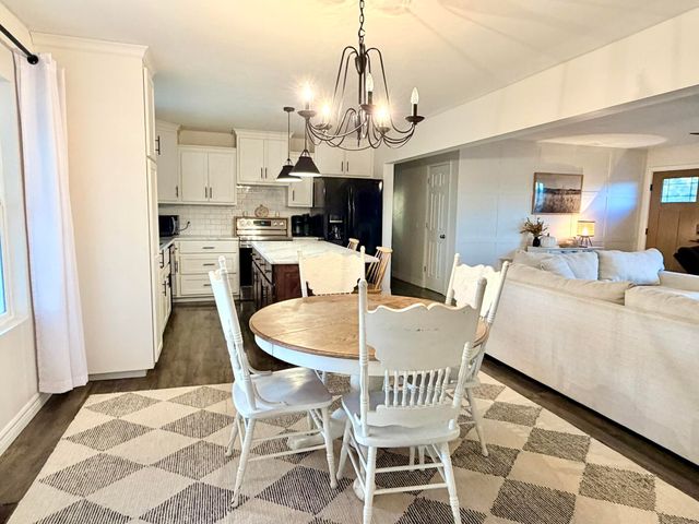 18371 Lawrence 2230, Aurora, MO 65605