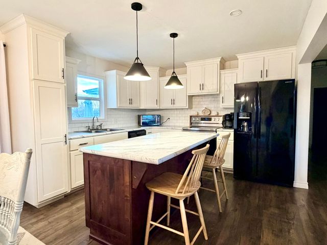 18371 Lawrence 2230, Aurora, MO 65605