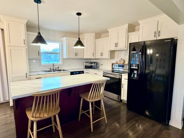 18371 Lawrence 2230, Aurora, MO 65605