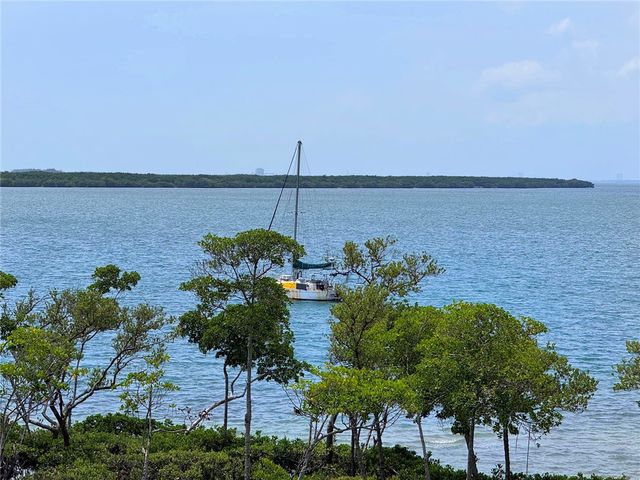 24 Harbour Isle Drive W 305, Fort Pierce, FL 34949