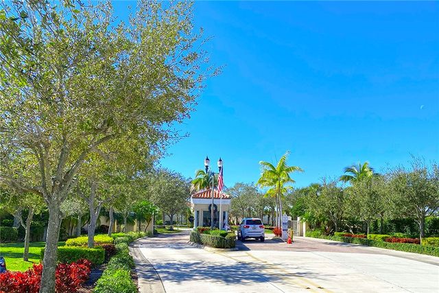 24 Harbour Isle Drive W 305, Fort Pierce, FL 34949
