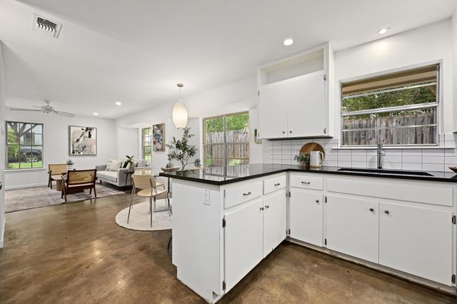 2110 Bluebonnet LN, Austin, TX 78704