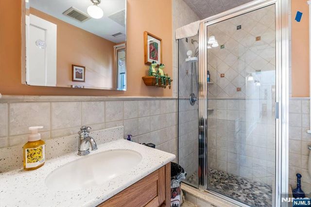 314 Winthrop Road, Teaneck, NJ 07666